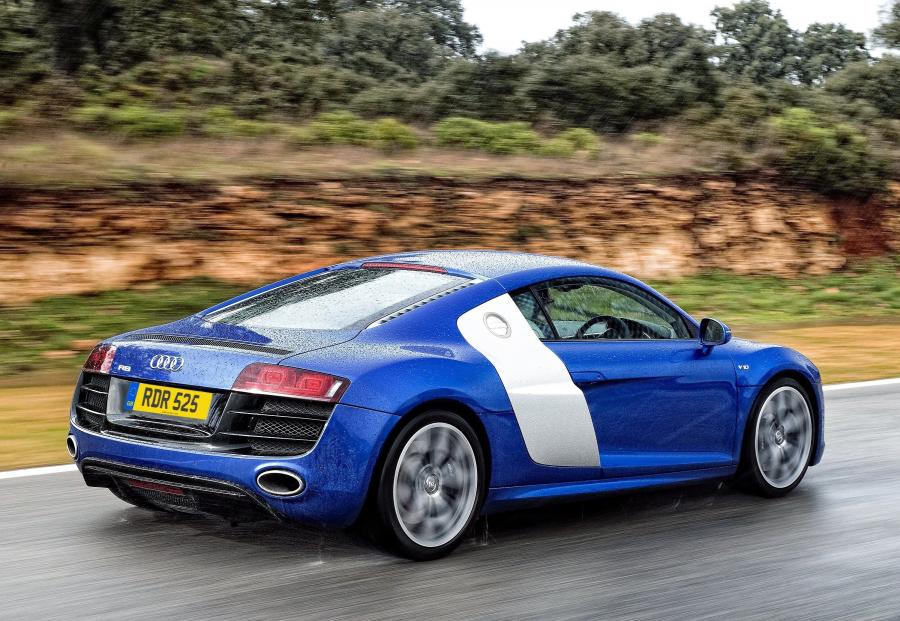  Audi R8 V10 2009 года  (UK) (фото 10 из 21)